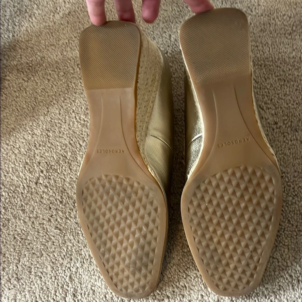 Aerosoles Gold Wedge Heels - Size 8 - Picture 7 of 8
